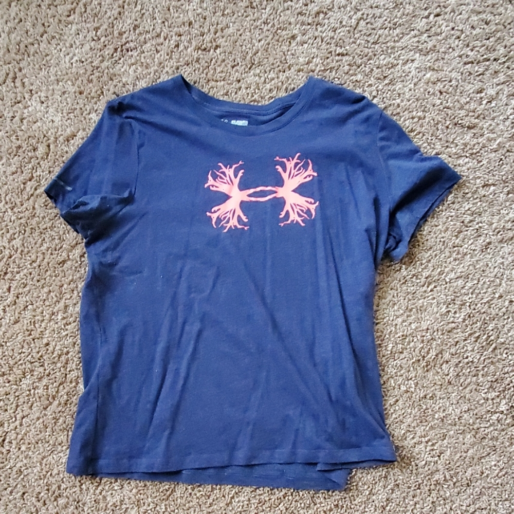 Under armour shirt 🦌🦌